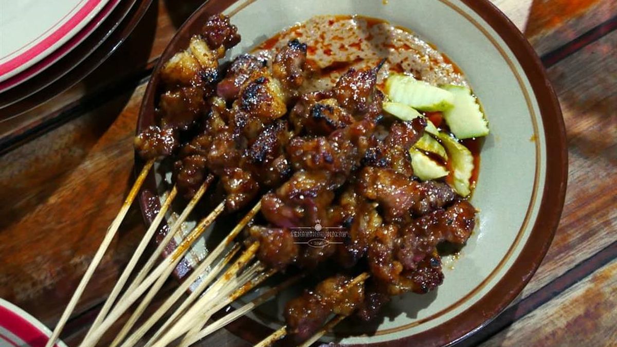 Sate Pitik Cilacap: Rasa yang Menggigit Jiwa di Setiap Tusuk